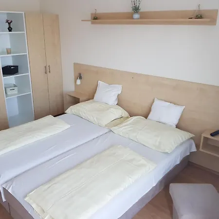 Szaloky Apartmanhaz Gyenesdiás