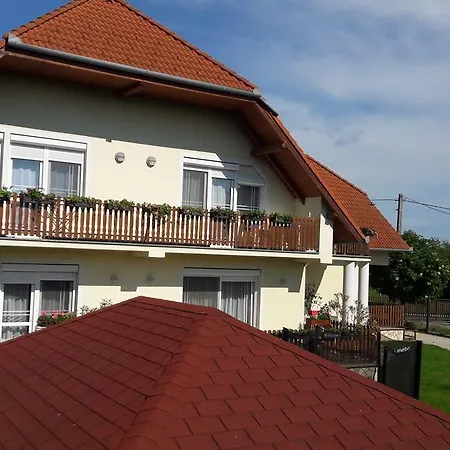 Szaloky Apartmanhaz *