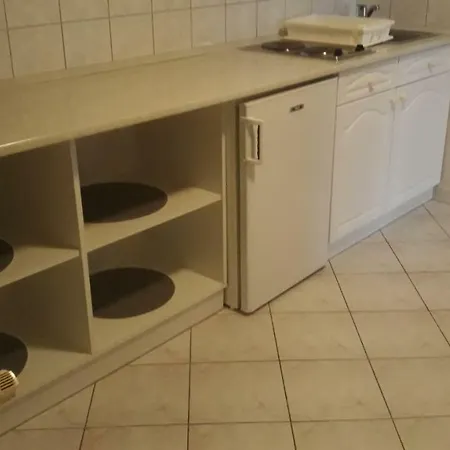 Szaloky Apartmanhaz * 기에네스디아스
