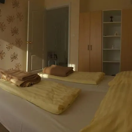 Szaloky Apartmanhaz Gyenesdiás