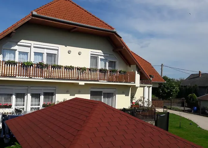 Szaloky Apartmanhaz *